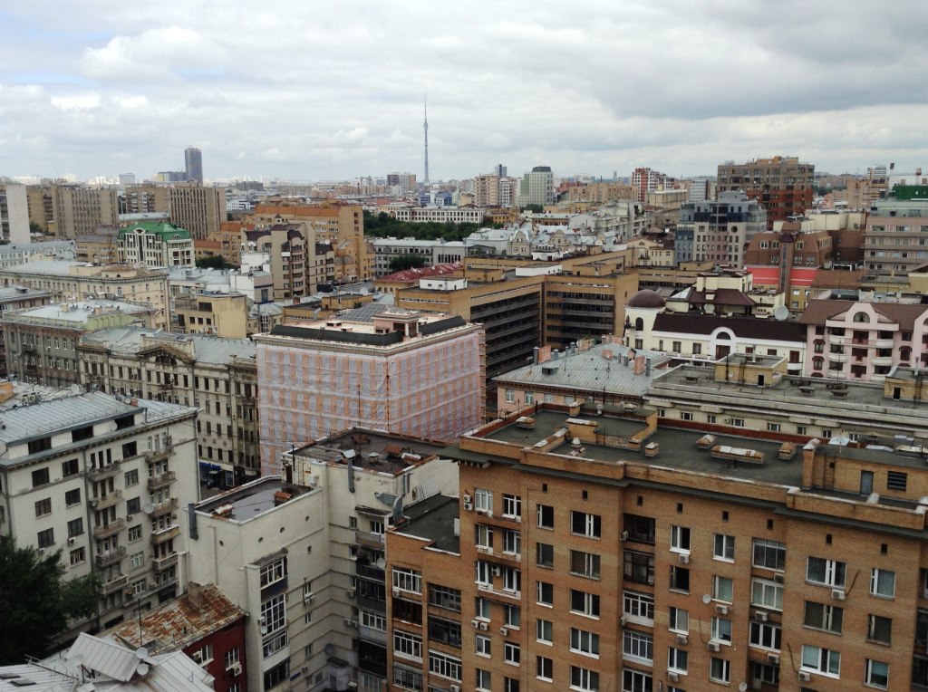 Иногда нелегко решить, что брать — квартиру в новостройке или вторичку. Фото: Мир Квартир