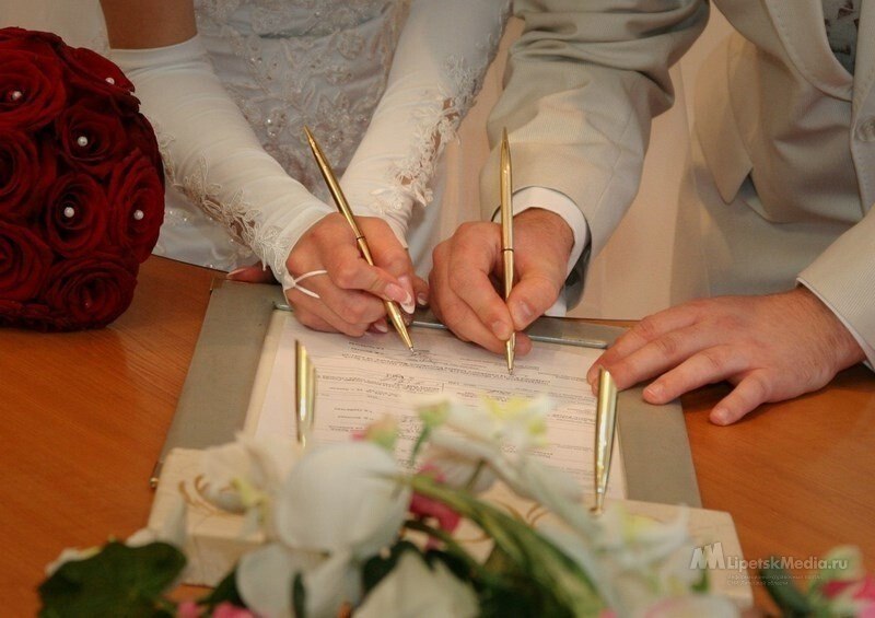 Ребенок, достигший 16 лет и вступивший в брак, может распоряжаться недвижимостью по собственному желанию. Фото: nevsedoma.com.ua