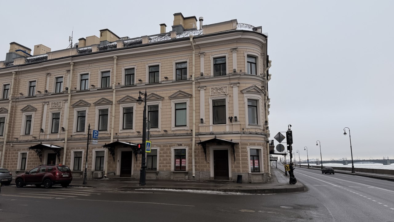 Дом 1/24, известный как особняк Кушелева-Безбородко.  Фото: Мир Квартир