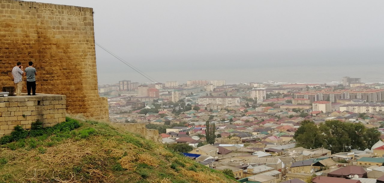 Кроме близости к морю Дербент известен историческими достопримечательностями. Фото: Мир Квартир