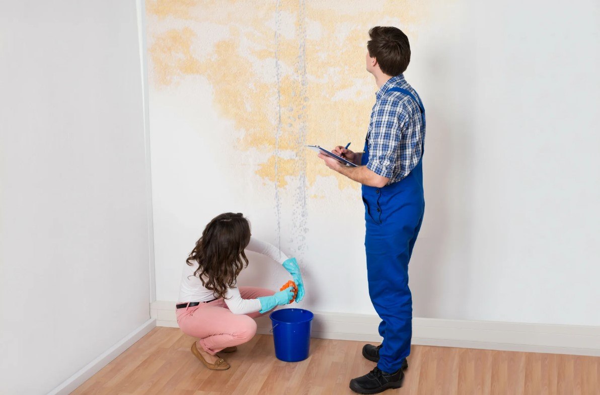 Общаться с соседом о компенсации ущерба стоит только после точного определения размера такого ущерба. Фото: capiton-mebel.ru