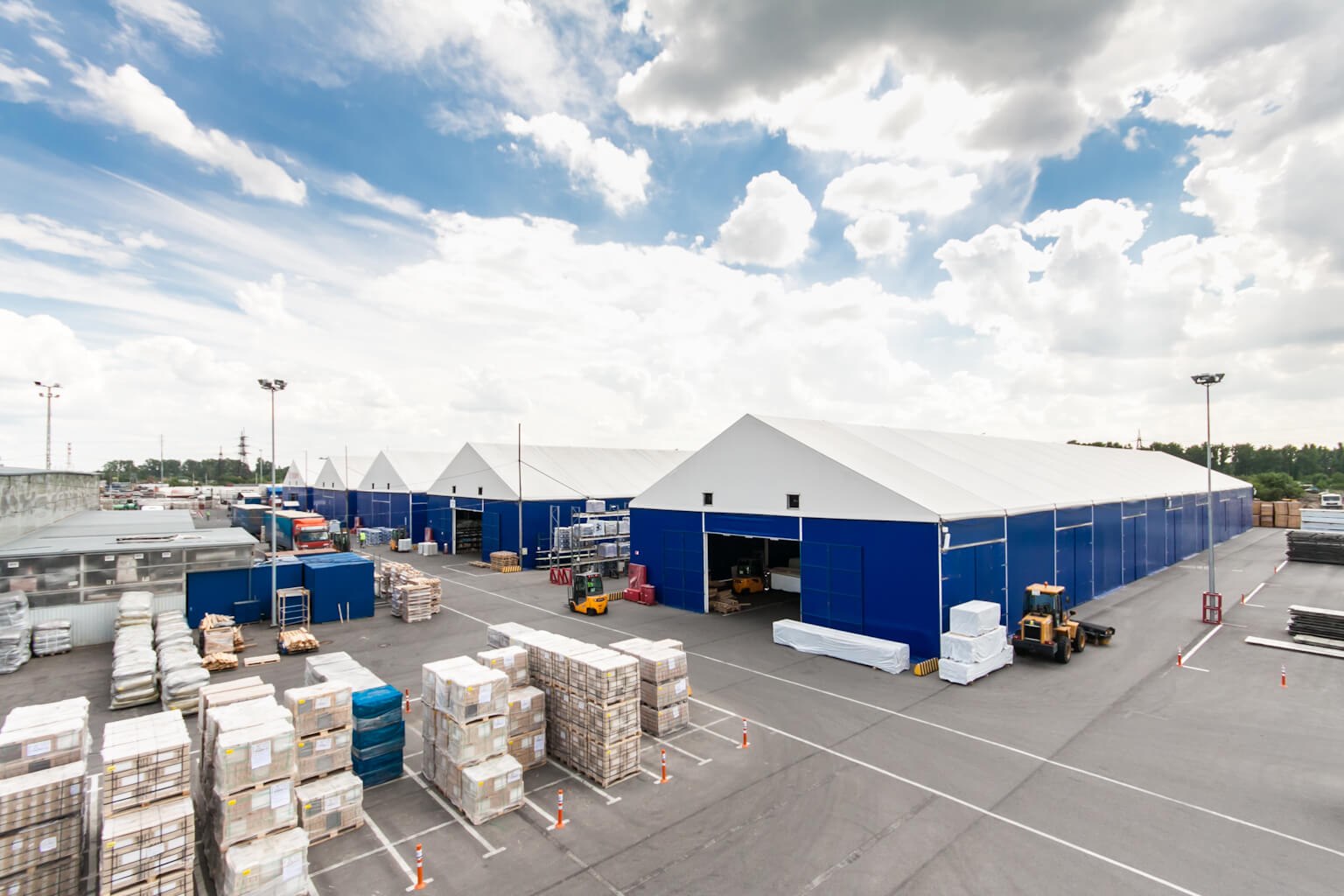 Суды еще не считают склад на строительной площадке вспомогательной постройкой. Фото: stroiteh-msk.ru